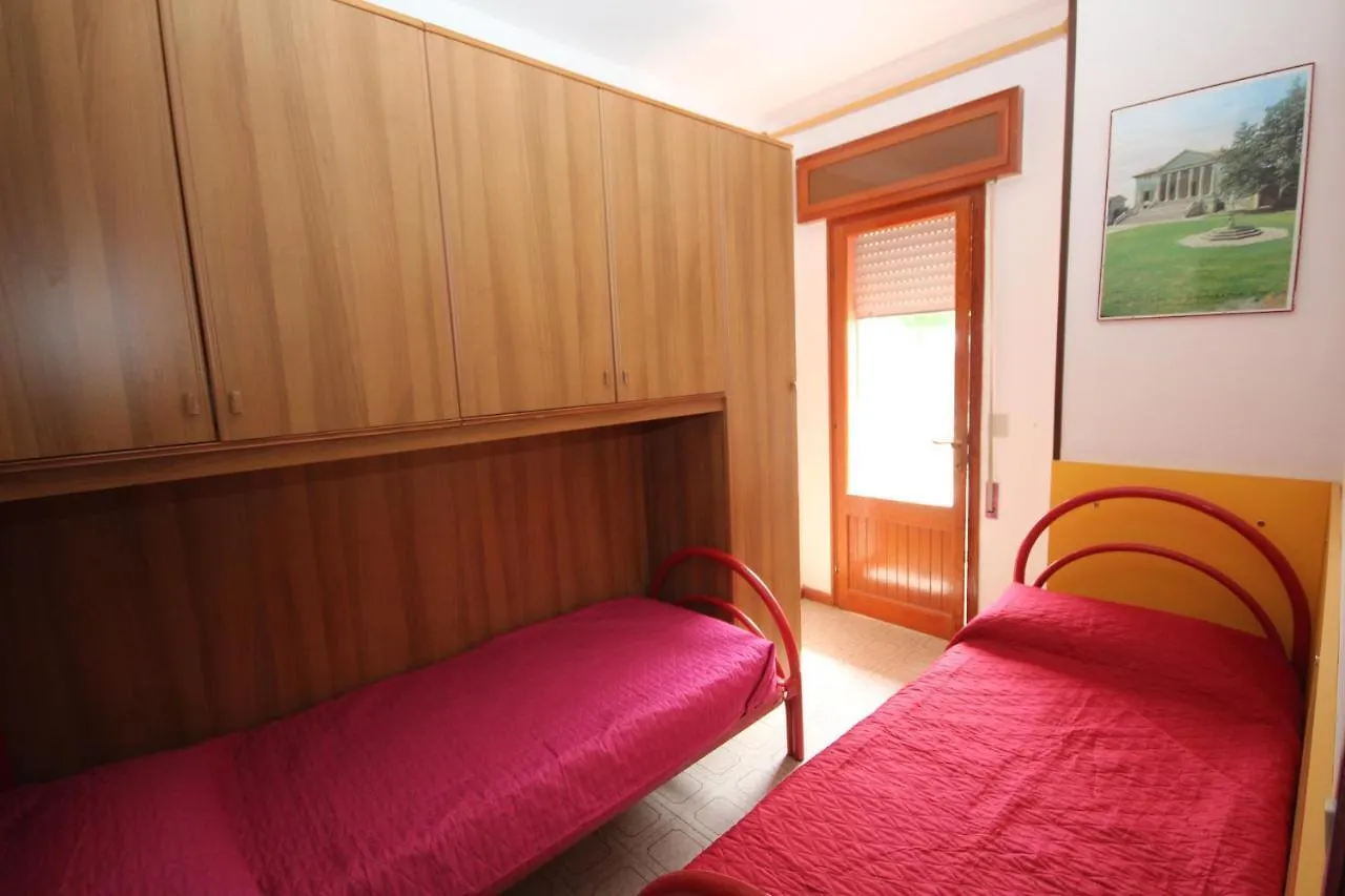 Apartments In Rosolina Mare 25011